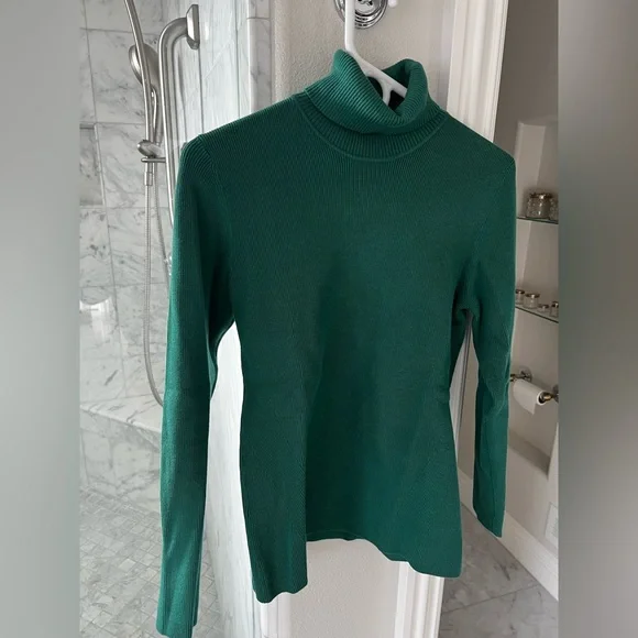 CLEARANCE Women’s Medium Green Orvis Long Sleeve Turtleneck Sweater - Picture 4 of 9